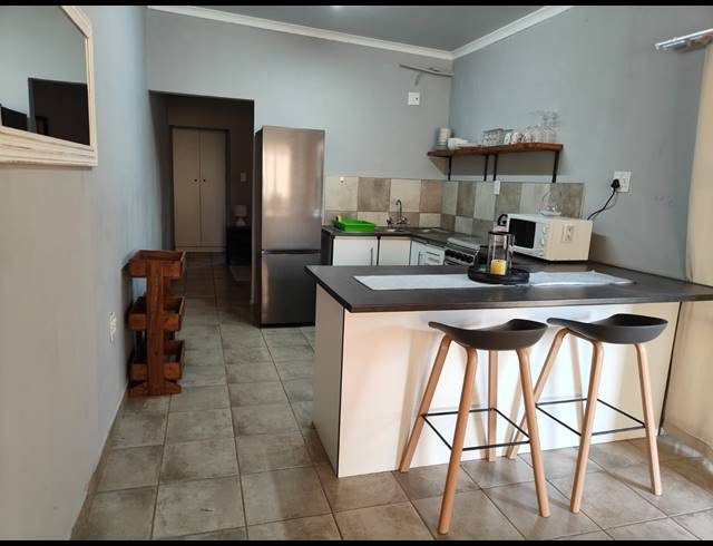 1 BEDROOM FLAT TO LET IN MOOINOOI
